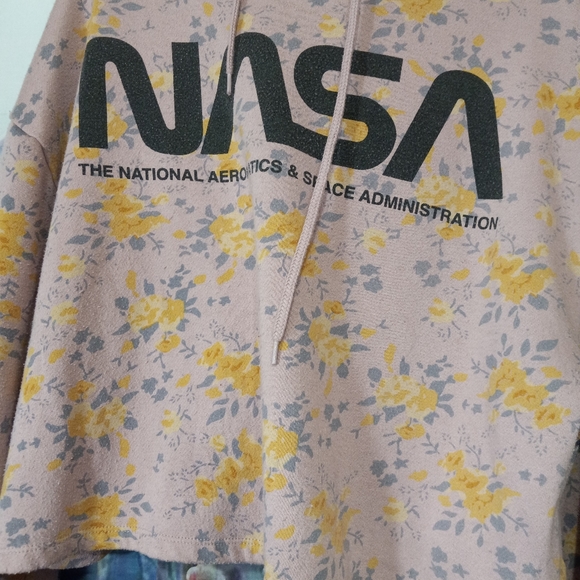Public library pink floral NASA crop hoodie - Picture 3 of 6
